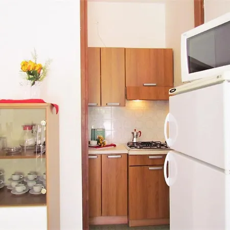 Apartment Welcoming In Near The Sea
